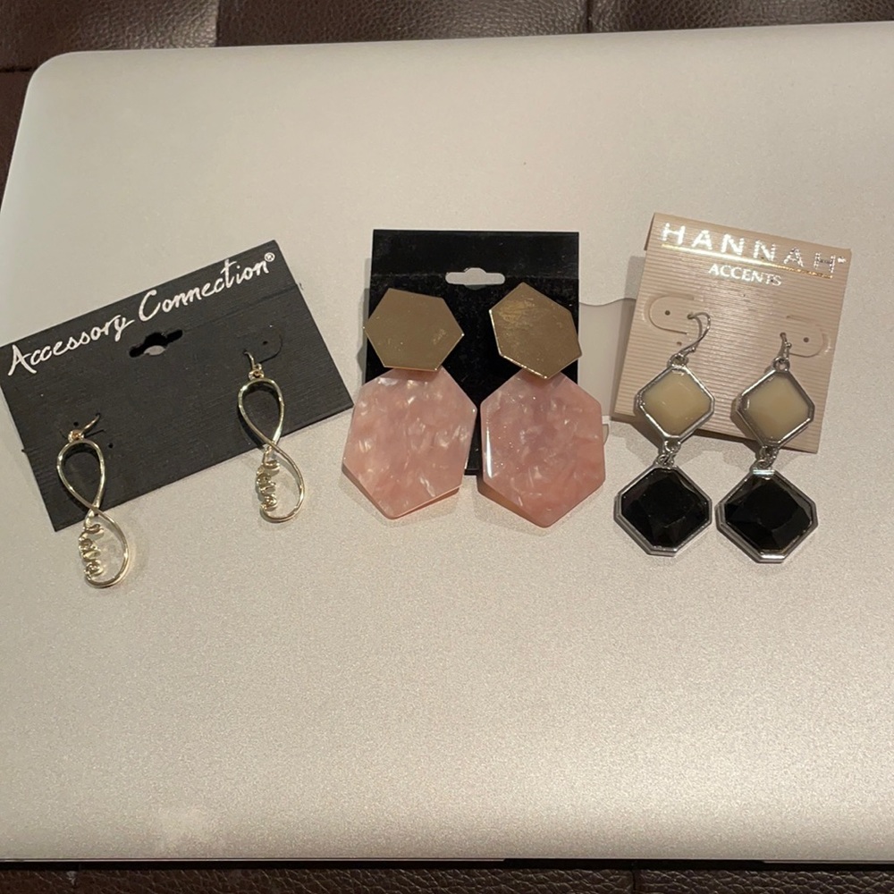 Bundle of three earrings
